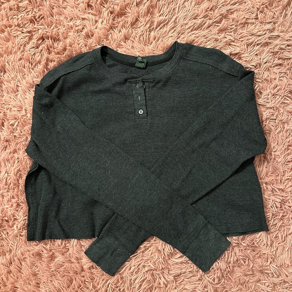 Cropped Dark Gray Henley Long sleeve